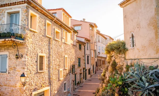 Présentation de l’environnement d’Antibes-Juan-les-Pins et de la Côte d’Azur, Antibes, Hello Côte d’Azur